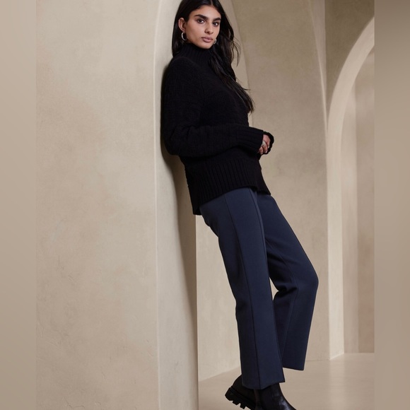 NWT! BANANA REPUBLIC NAVY MILANO FLARE CROPPED SWEATER PANTS - Multiple Sizes - Picture 5 of 8